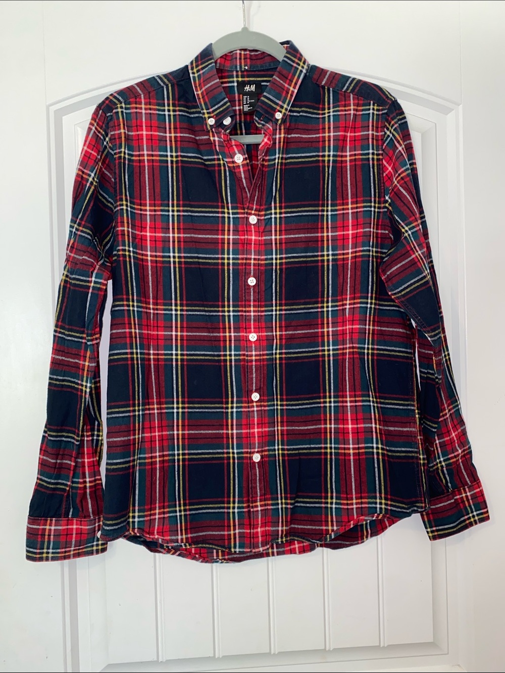 H&M Men's Red and Navy Plaid Button-Down Flannel Shirt size Medium